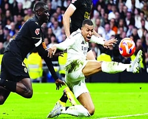 Valencia beat Real Madrid, Barcelona held by Real Betis