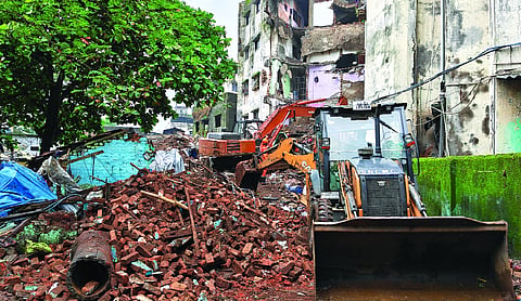 10 killed as 4-storey building collapses in Bhiwandi