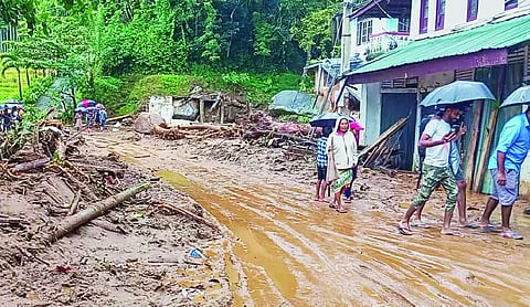 6 killed in Sri Lanka as heavy rain triggers landslides, floods