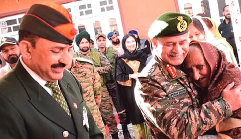 Army Chief’s surprise visit to old buddy in Poonch