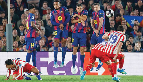Atletico wins 2-0 against 10-man Barcelona