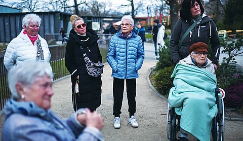 Berlin Zoo tour brings joy  to dementia patients
