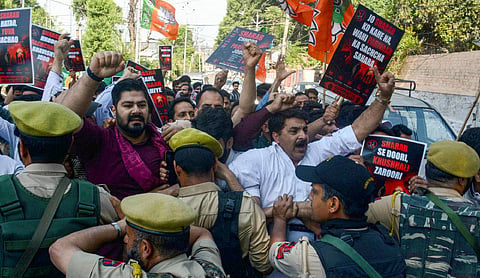 BJP protest against the operation of wine shops