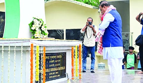 CM Himanta pays tribute to Lokapriya Gopinath Bordoloi at his memorial