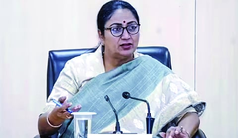 CM Rekha directs MCD to tighten waste management