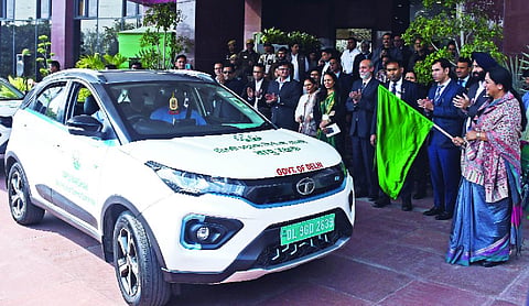 CM Rekha inaugurates six new CAAQMS stations across city