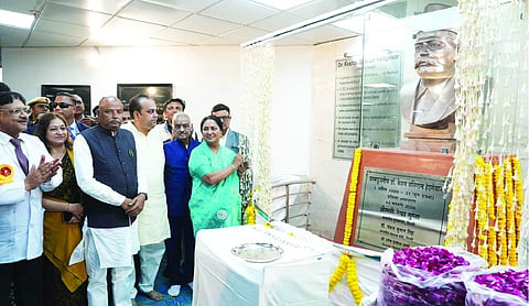 CM Rekha unveils Hedgewar’s statue