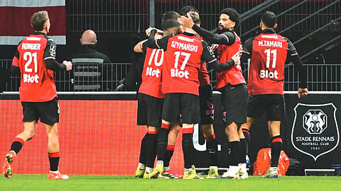 Coachless Rennes stuns, Ligue one leader, PSG