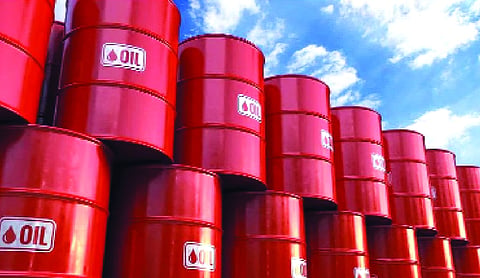 Crude oil falls 2% in futures trade amid weak global cues