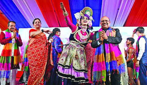 Delhi Assembly hosted grand Holi Milan