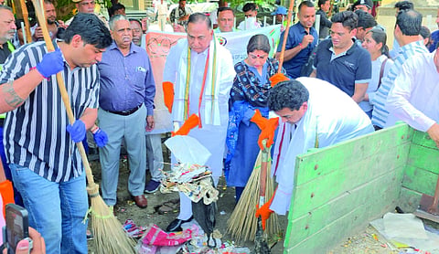 Delhi BJP holds cleanliness drives across all 256 mandals, ministers lead campaigns