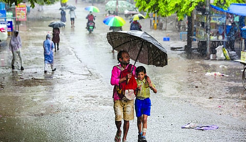 Delhi drenched, roads drown