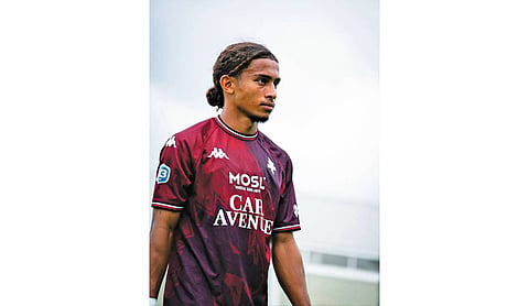 Dos Santos signs pro deal after surviving fatal bar fire in Switzerland