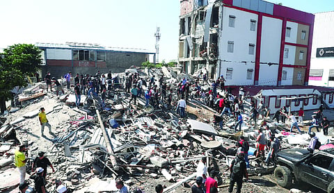 Earthquake with 7.4 magnitude hits Colombia killing at least 69