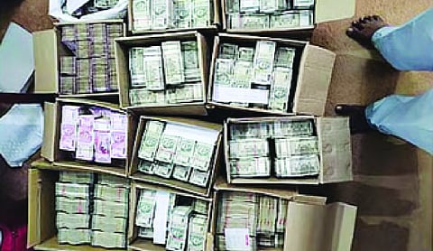 ECI seizes cash from DMK candidate’s aide in Chennai