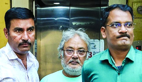 ED raids 20 sites, tightens net around Dola