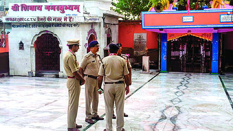 Eight dead in Bihar temple stampede