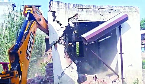 GDA demolishes illegal colony in Loni area