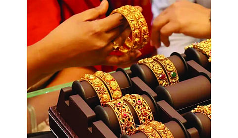 Gold falls Rs 2,700 to Rs 1.55 lakh per 10g
