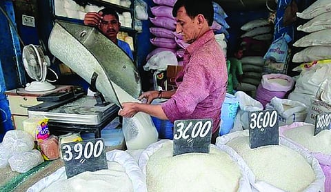 Govt caps sugar stock limit for dealers at 1,000 quintals