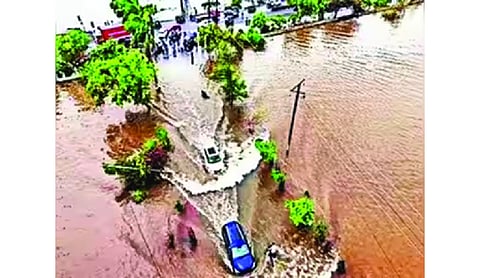 Gujarat flood: 35 dead in 2 days; restoration speeds up