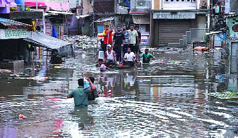 Gujarat Govt launches massive relief drive in flood-hit Surat