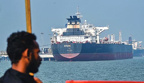 Iran allows Pakistani oil tanker through Hormuz