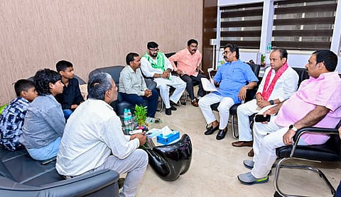 Jharkhand CM Hemant Soren Meets Families of Ranchi Air Ambulance Crash Victims, Assures Support