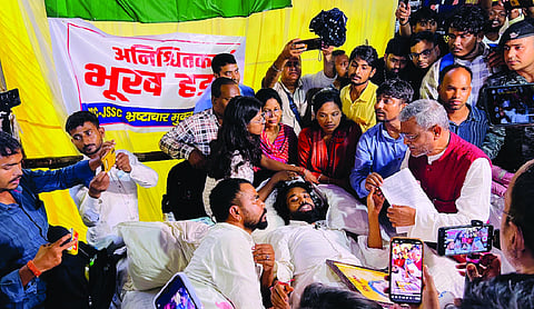 Jharkhand job exam row: students expand stir, CM offers talks