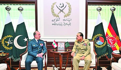 Lebanese, Pakistani Army chiefs discuss regional security