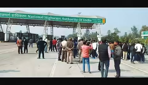 Legal profession tainted by hooliganism: SC slams lawyers in UP toll plaza case