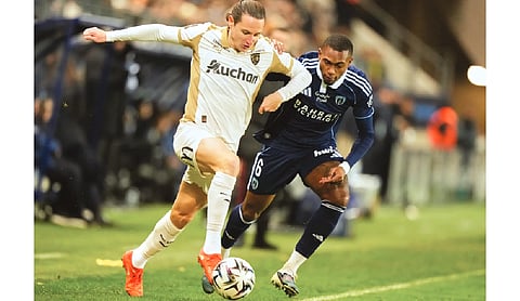 Lens moves A point behind PSG in French title race