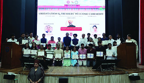 LG tells DU freshers to cultivate intellectual curiosity