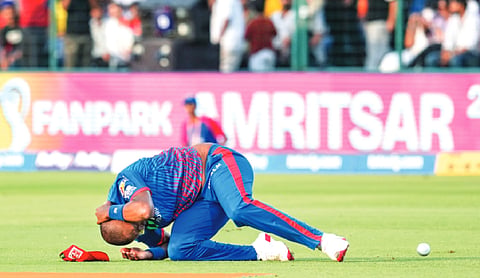 Lungi Ngidi stable after being taken to hospital for head injury