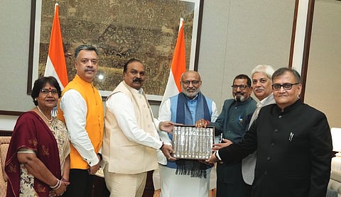 Mahamanav Mission delegation meets VP