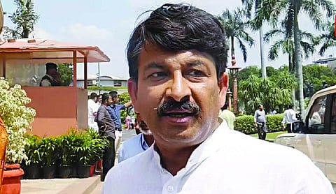 Manoj Tiwari files complaint against fake Facebook account