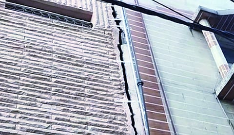 MCD orders demolition of building in Gandhi Nagar after it develops tilt