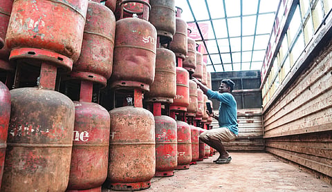 Monitor LPG supply, black marketing: Centre