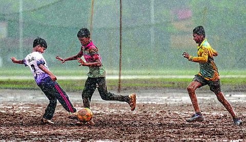 Monsoon 5-6 days away; Delhi, UP reel under intense heat