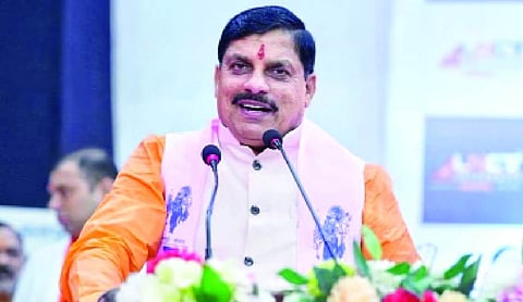 MP CM introduces e-Cabinet, distributes tablets to ministers