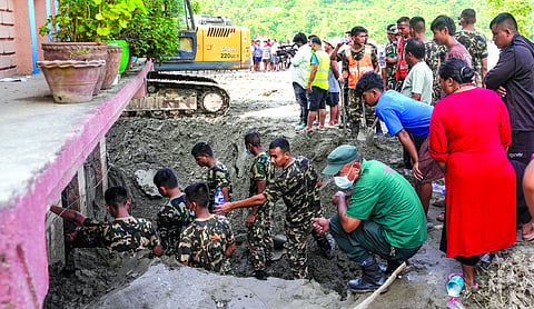 Nepal opens doors to international aid