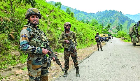 Pakistani intruder held in Uri