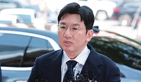 Prosecutors reject arrest warrant for music tycoon Si-Hyuk
