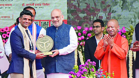 Reject dynastic parties: Shah
