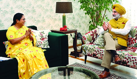 Rekha Gupta meets LG to discuss summer action plan