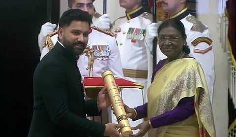 Rohit Sharma recieves Padma Shri by President Murmu at Rashtrapati Bhavan ceremony