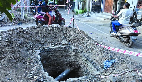 Rs 30 lakh compensation to kin of man who died after falling in pit on public road