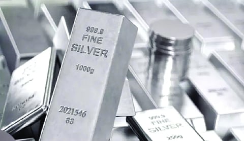 Silver futures tumble amid strengthening US dollar