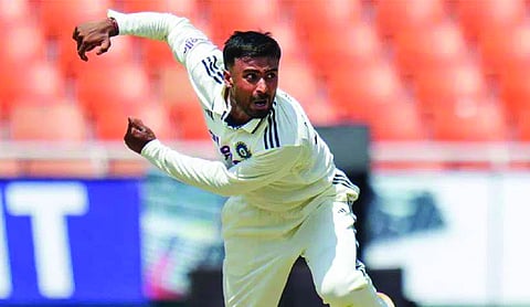 Suthar strikes thrice on Warwickshire debut in County Championship