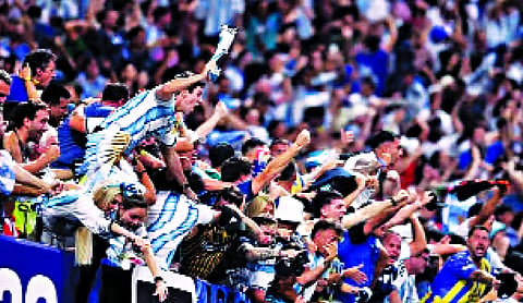 Tens of thousands of Argentine fans celebrate victory